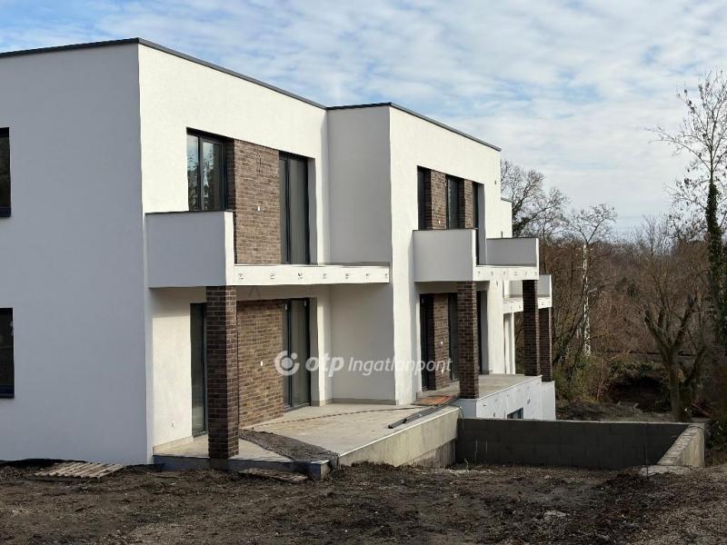 Eladó lakás Balatonkenese Balatonakarattya