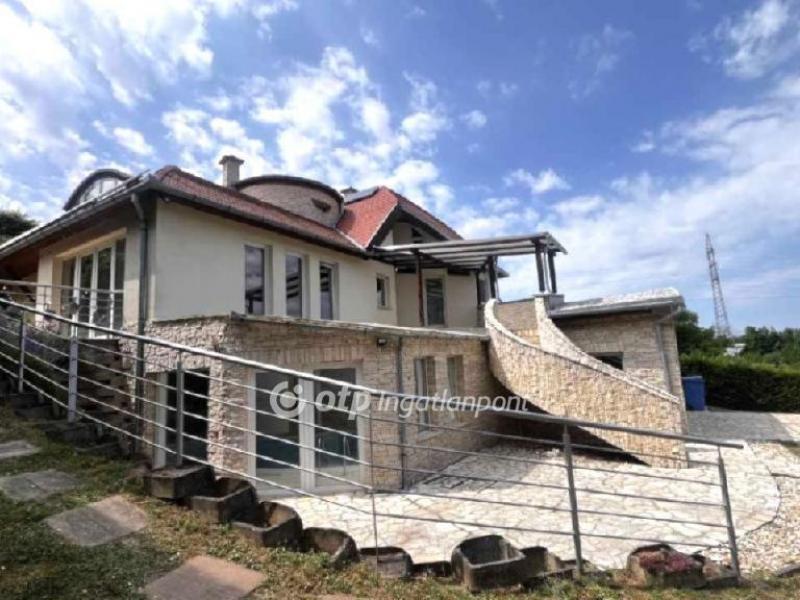 Eladó családi ház Pécs