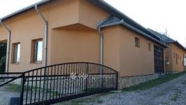 Eladó családi ház Szentgál