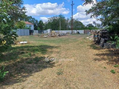 Eladó külterületi telek Baja