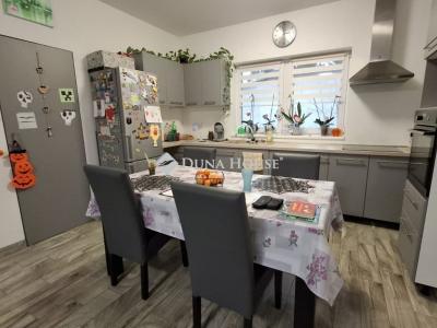 Eladó családi ház Őrbottyán