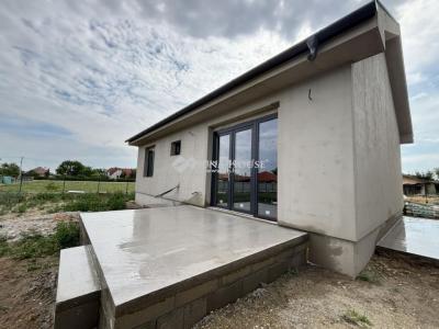 Eladó családi ház Cegléd