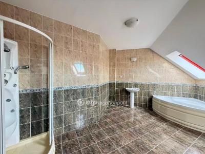 Eladó családi ház Budapest