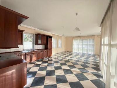 Eladó családi ház Budapest