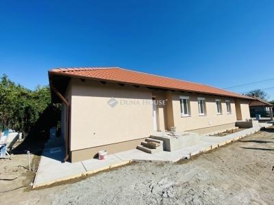 Eladó ikerház Monor