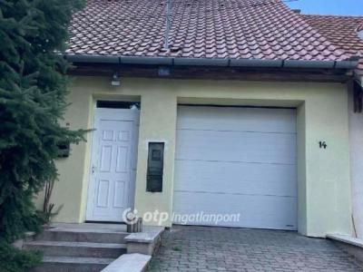 Eladó sorház Pécel