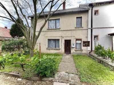 Eladó lakás Pápakovácsi