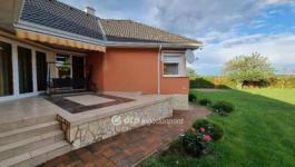 Eladó családi ház Bakonyszentlászló