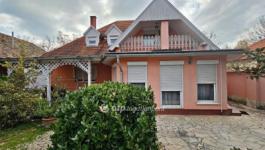 Eladó családi ház Pápa