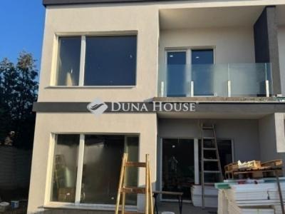 Eladó ikerház Csomád