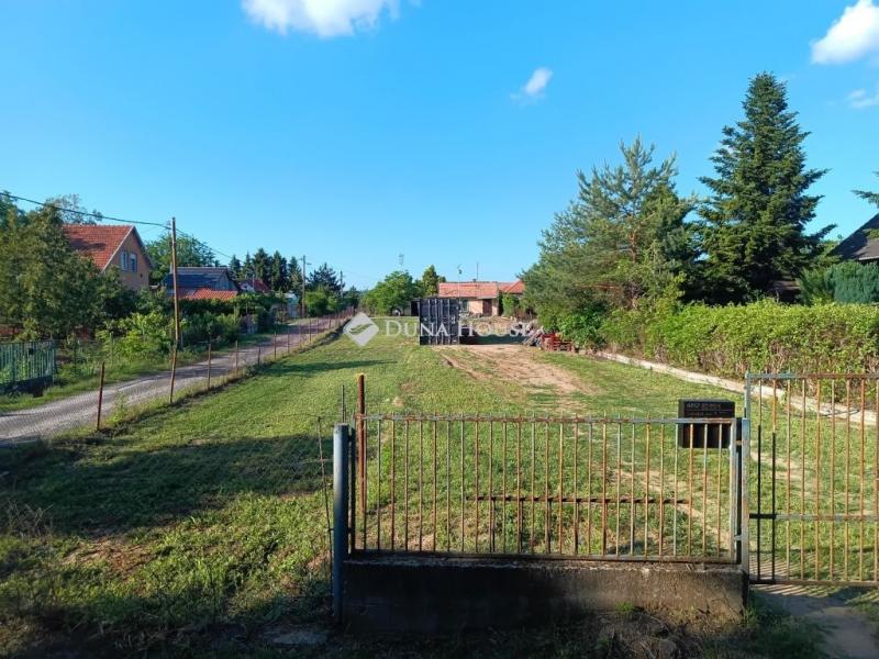 Eladó lakóövezeti telek Fót