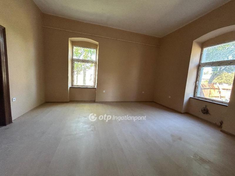 Eladó családi ház Kunhegyes