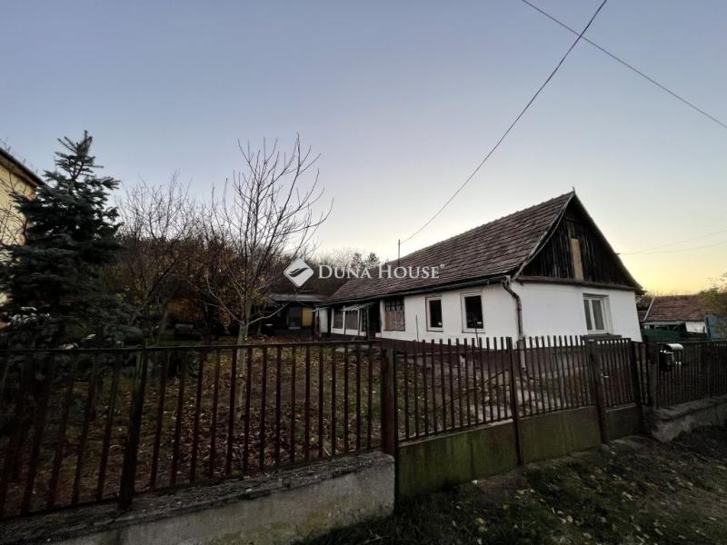Eladó családi ház Káva