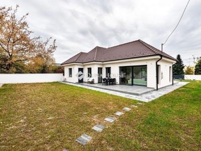 Eladó családi ház Leányfalu