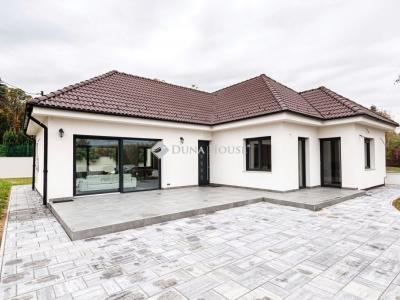 Eladó családi ház Leányfalu