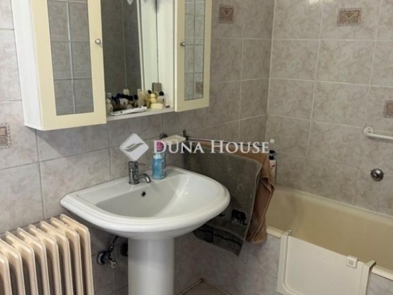 Eladó családi ház Vác