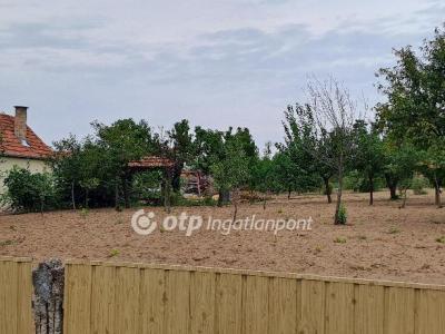 Eladó lakóövezeti telek Téglás
