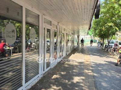 Eladó utcai bejáratú üzlethelység Hajdúböszörmény