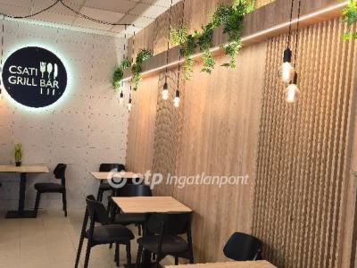 Eladó utcai bejáratú üzlethelység Hajdúböszörmény