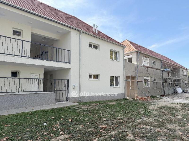 Eladó lakás Siklós