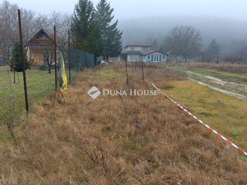 Eladó külterületi telek Dorog