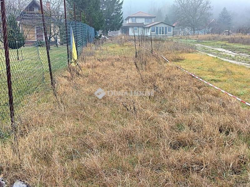 Eladó külterületi telek Dorog