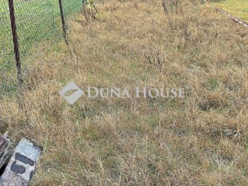 Eladó külterületi telek Dorog