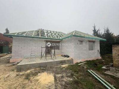 Eladó lakás Bicske