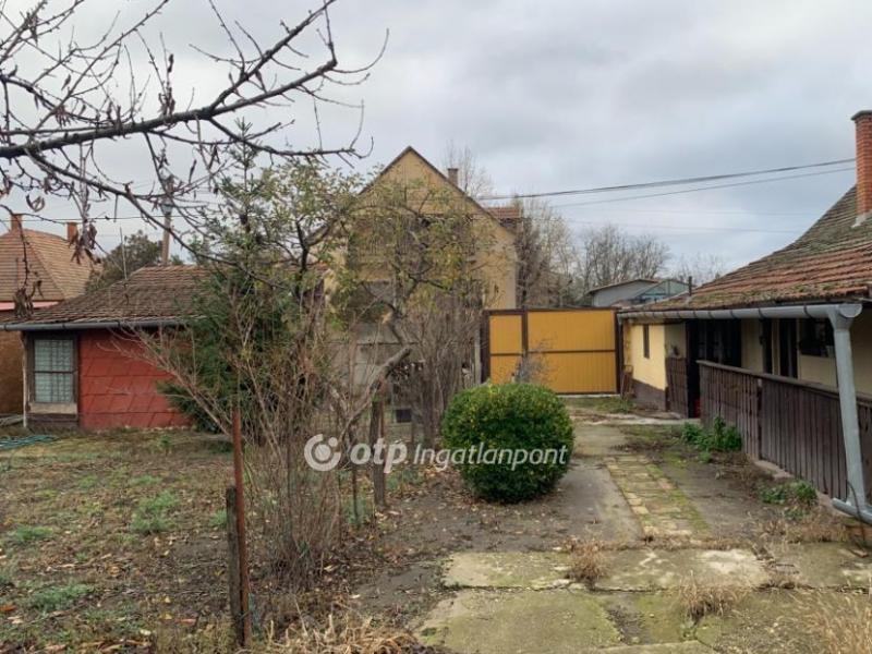 Eladó családi ház Cegléd