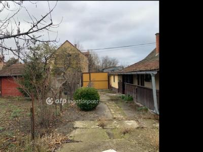 Eladó családi ház Cegléd