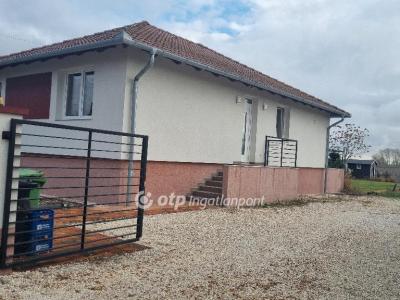 Eladó családi ház Táborfalva