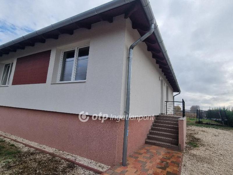 Eladó családi ház Táborfalva