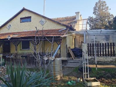 Eladó családi ház Baja