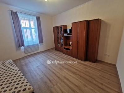 Eladó lakás Baja
