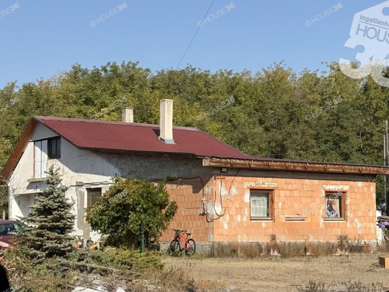 Eladó családi ház Felsőlajos