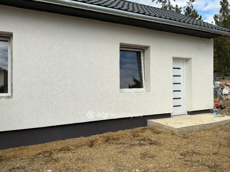 Eladó családi ház Rakamaz