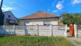 Eladó családi ház Úri