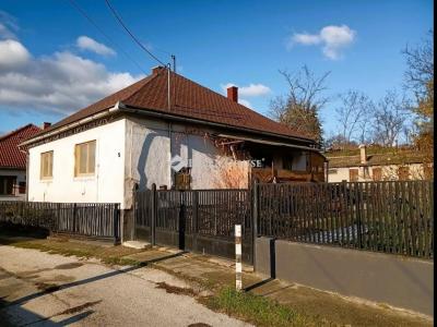 Eladó családi ház Bajna