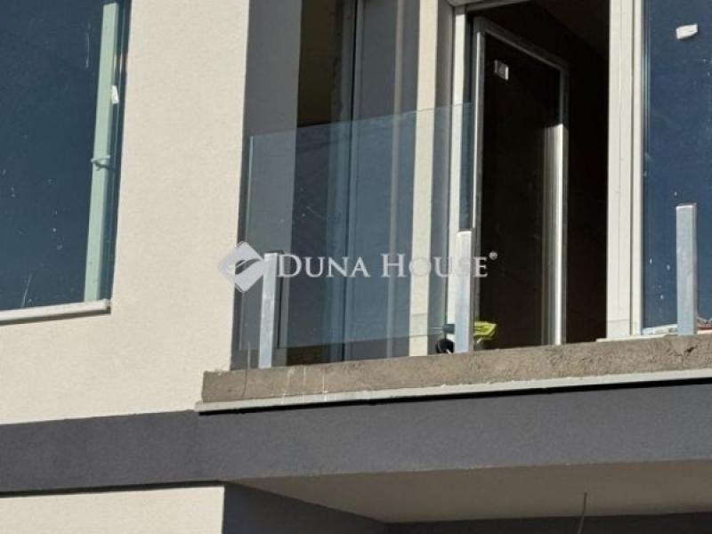 Eladó ikerház Csomád