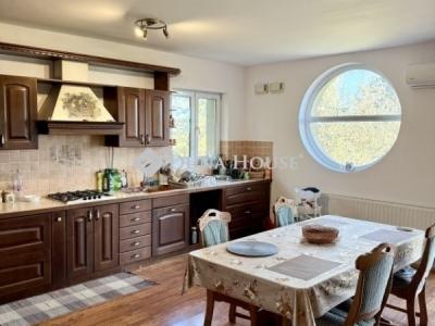 Eladó családi ház Csomád