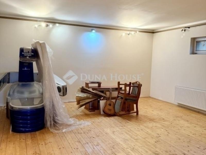 Eladó családi ház Csomád