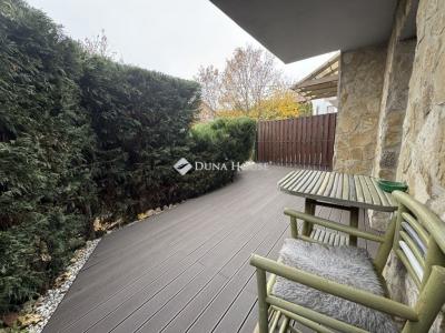 Eladó lakás Üröm