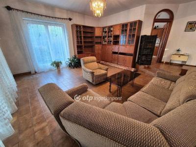 Eladó családi ház Csongrád