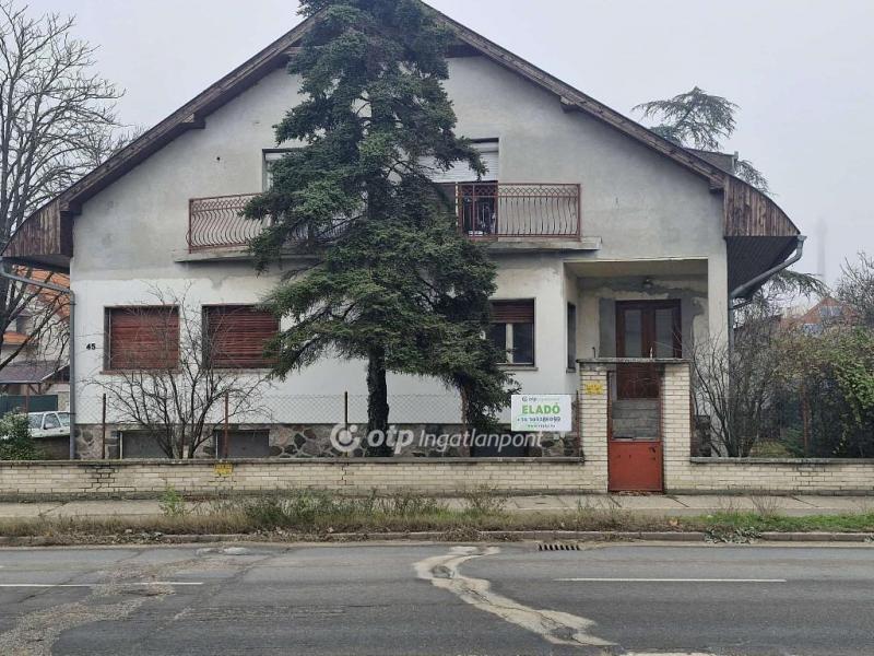Eladó családi ház Baja