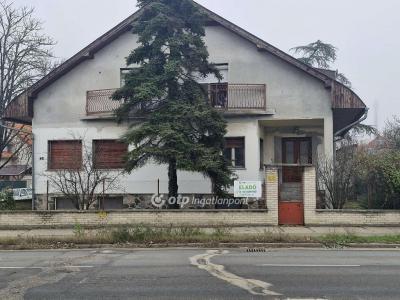 Eladó családi ház Baja