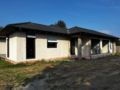 Eladó ikerház Cegléd