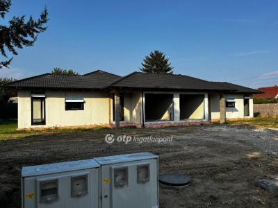 Eladó ikerház Cegléd