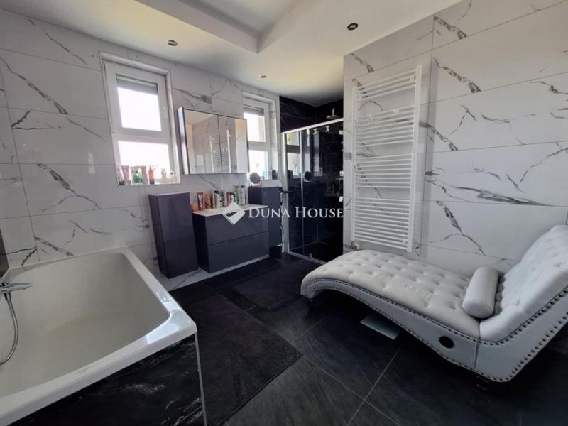 Eladó családi ház Erdőkertes