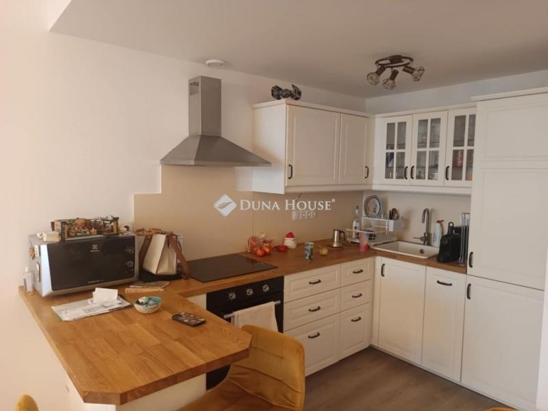 Eladó lakás Alsóörs