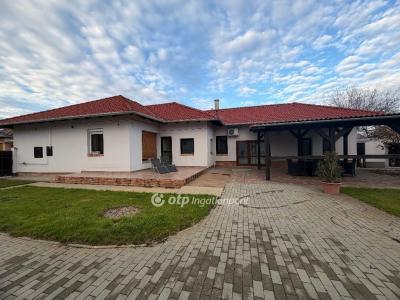 Eladó családi ház Gyula